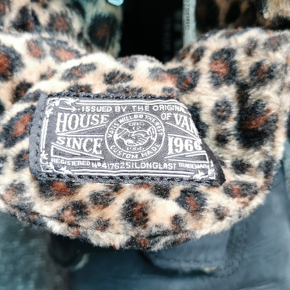Vans - Picture 3 of 7